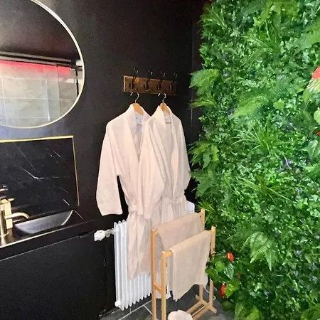 شقة Secret Jacuzzi & Cinema *